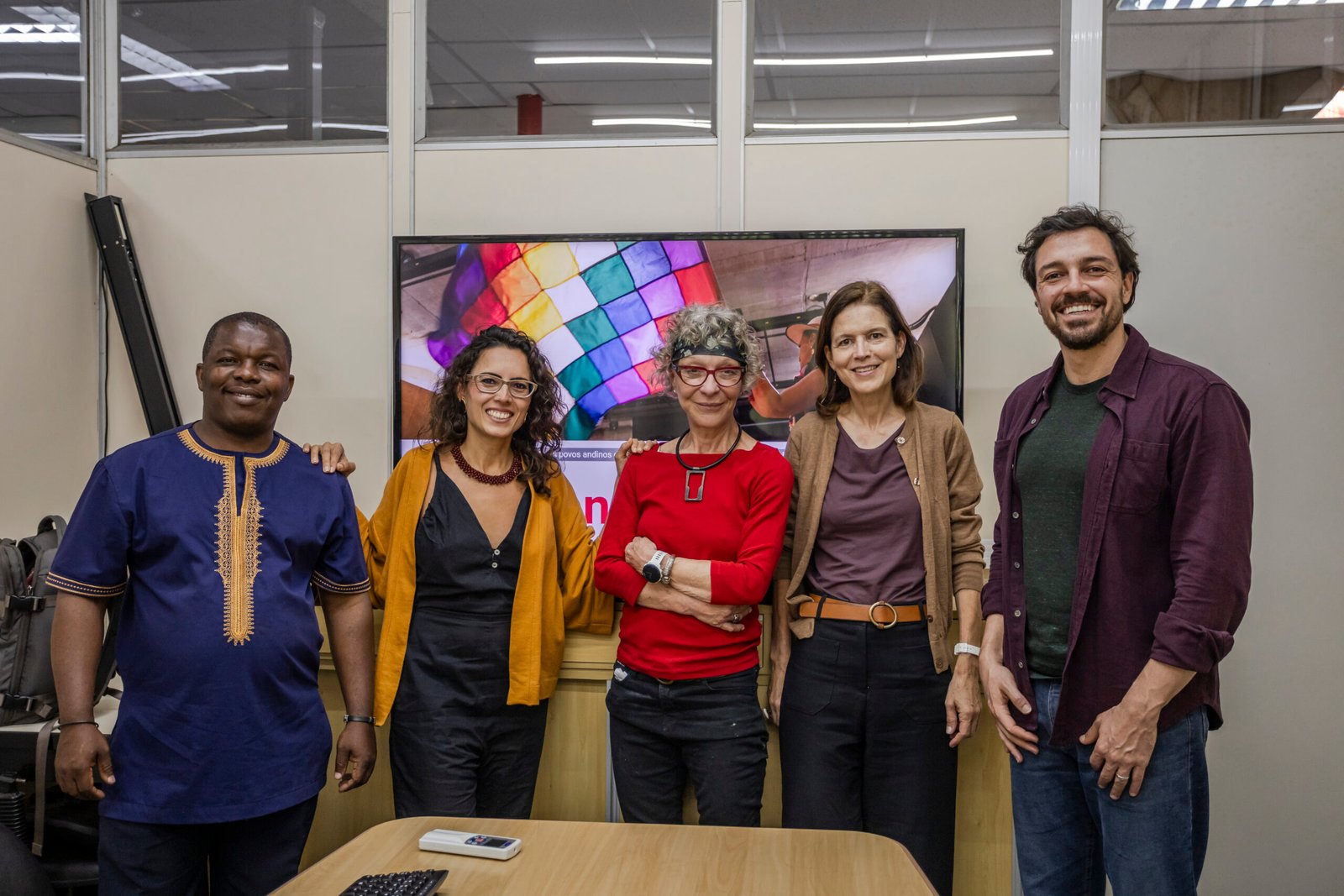 Marie-Caroline Saglio-Yatzmirsky em reunião com integrantes do Projeto de Extensão Fronteiras Cruzadas da USP, em São Paulo.